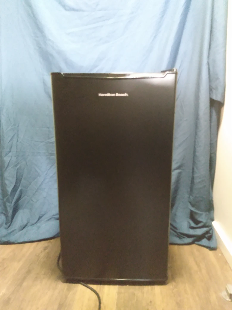Hamilton Beach mini-fridge