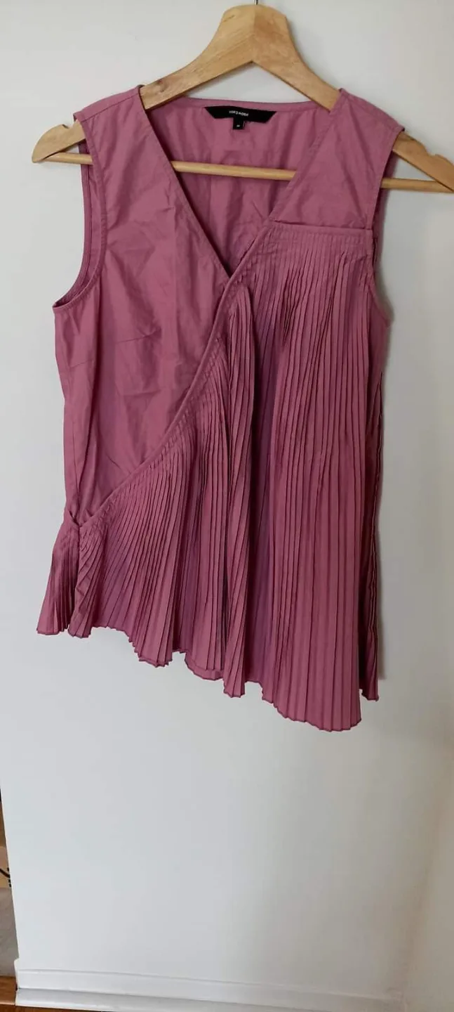 BRAND NEW Women's summer/Spring Tops 💚 image indicator(8)