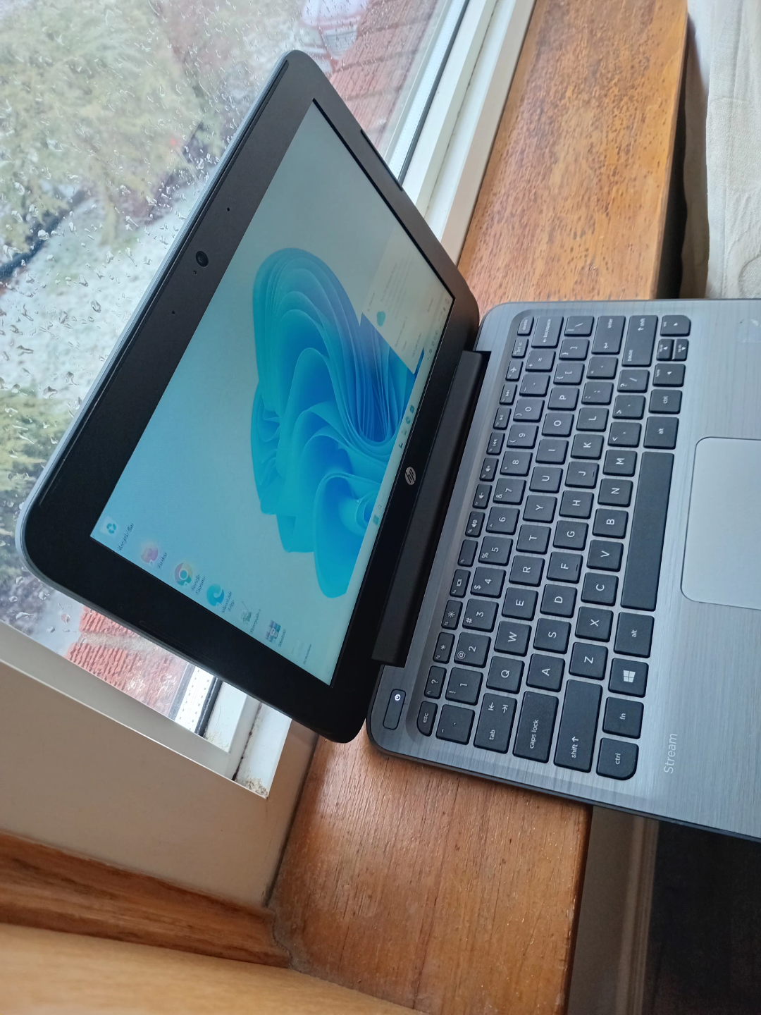 hp laptop Windows 11 office word excel LIKE NEW - photo 2