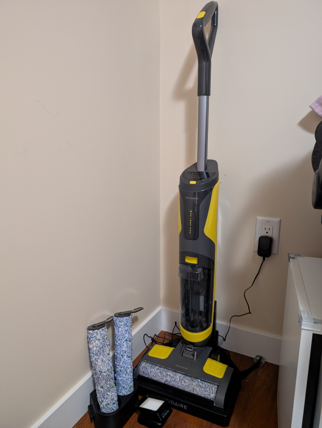 Frigidaire 2-in-1 Vacuum and Wash Cordless Floor Cleaner