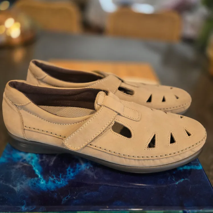 SAS Roamers Beige Leather Mary Janes Women’s Size 10 Slim Fit thumbnail