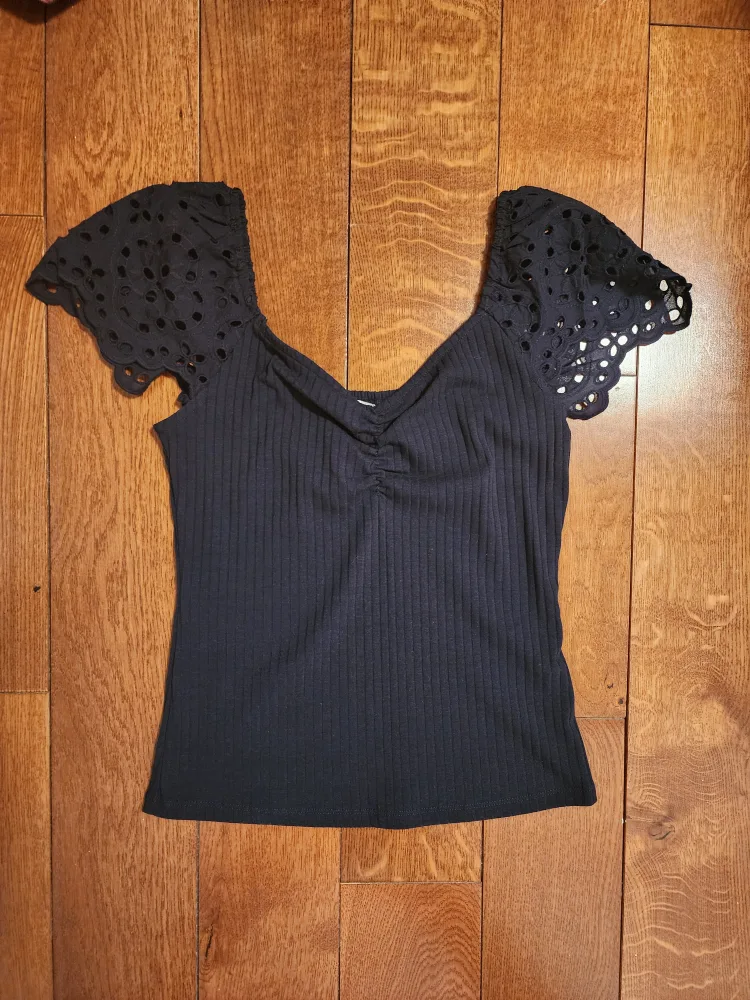 Navy blue top 💙 image indicator(3)