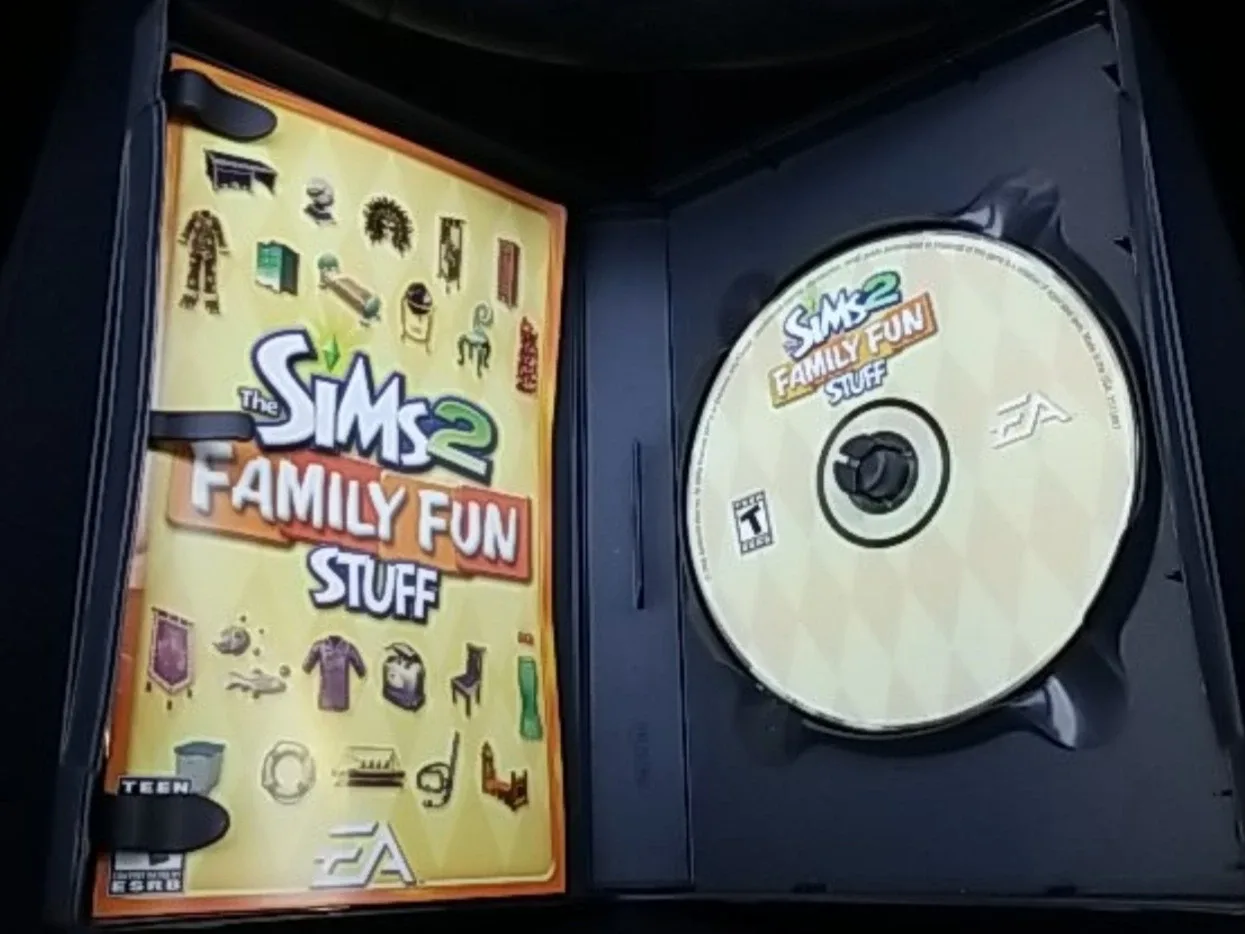The Sims 2 Family Fun Stuff PC Game image indicator(2)