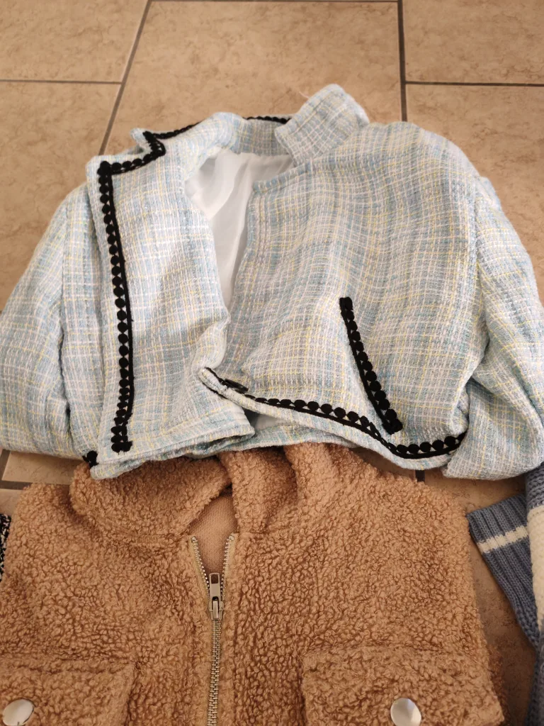 12 Bundles Outwear (Jacket, Cardigan, Sweaters, Blazer etc) image indicator(9)