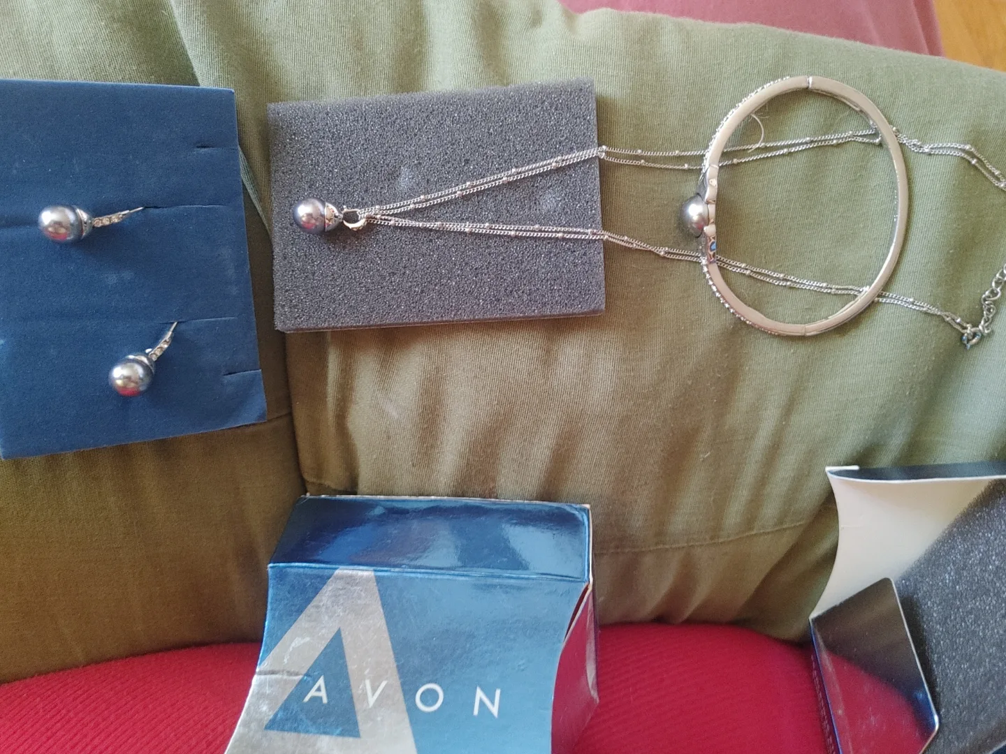 Avon Pearl Jewellery Set 💚 thumbnail