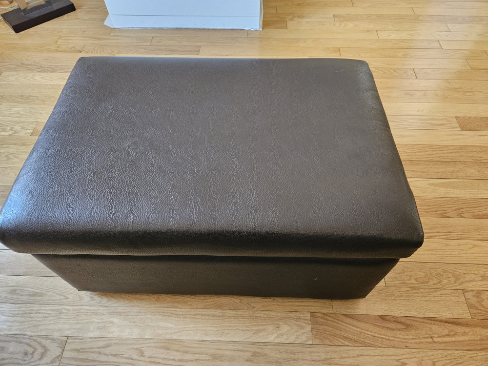 Brown Leather  Ottoman 💚