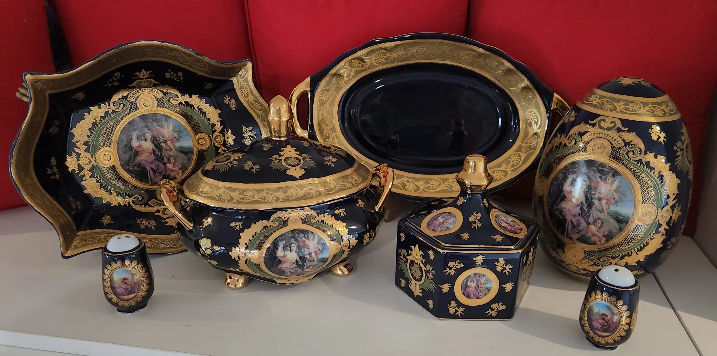 Antique French-Style Porcelain Dinnerware Set image indicator(5)