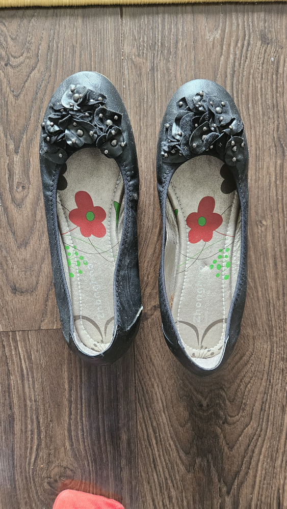 NEGOTIABLE - Black Flower Flats, Size 7.5 - photo 3