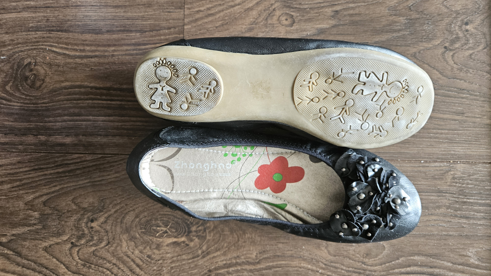 NEGOTIABLE - Black Flower Flats, Size 7.5 - photo 4