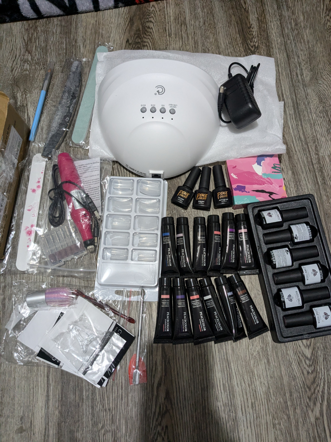 Nail Art Kit with UV Lamp, Gel Polish, and Accessories