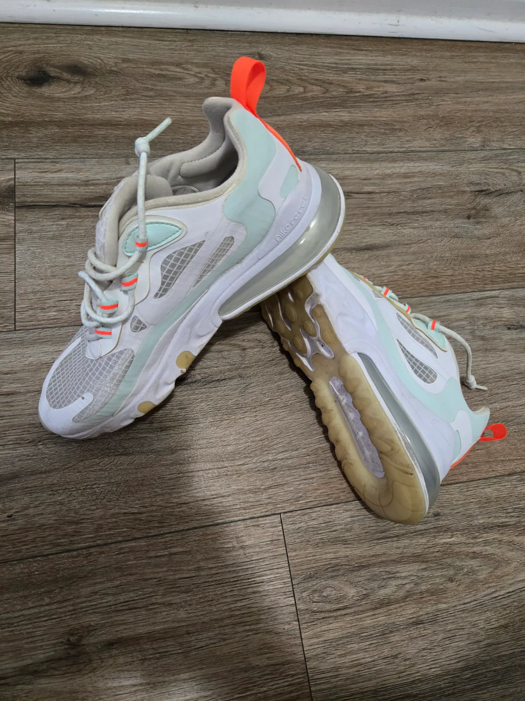 Nike Air Max 270 React Women's Running Shoes image indicator(2)