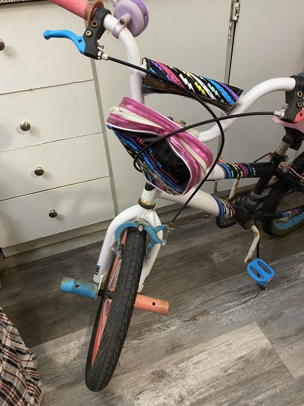 Girls' Huffy bike, 18 inch wheels - photo 2