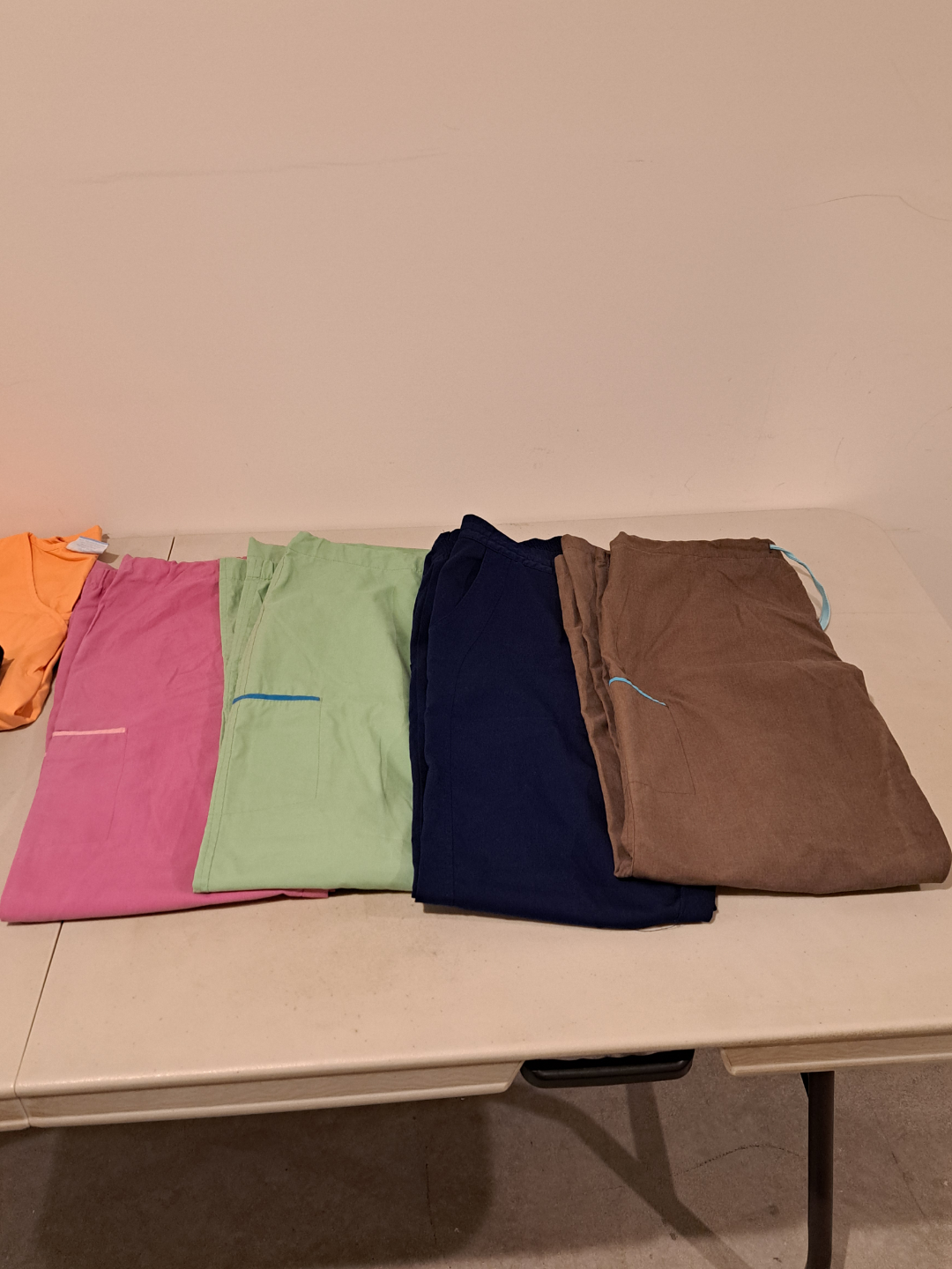 Ladies medium scrubs - photo 3