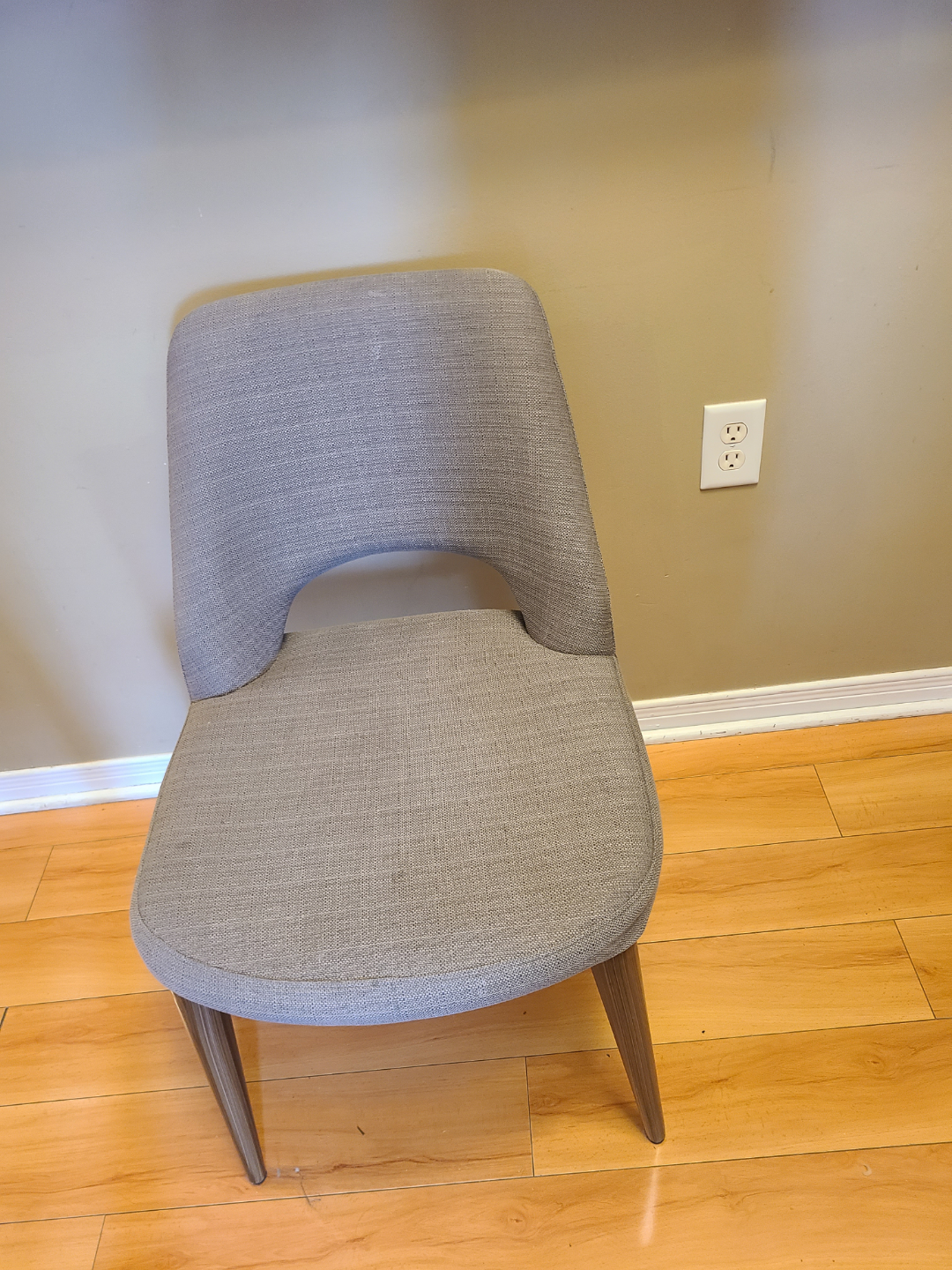 4 chairs for $20! - photo 3