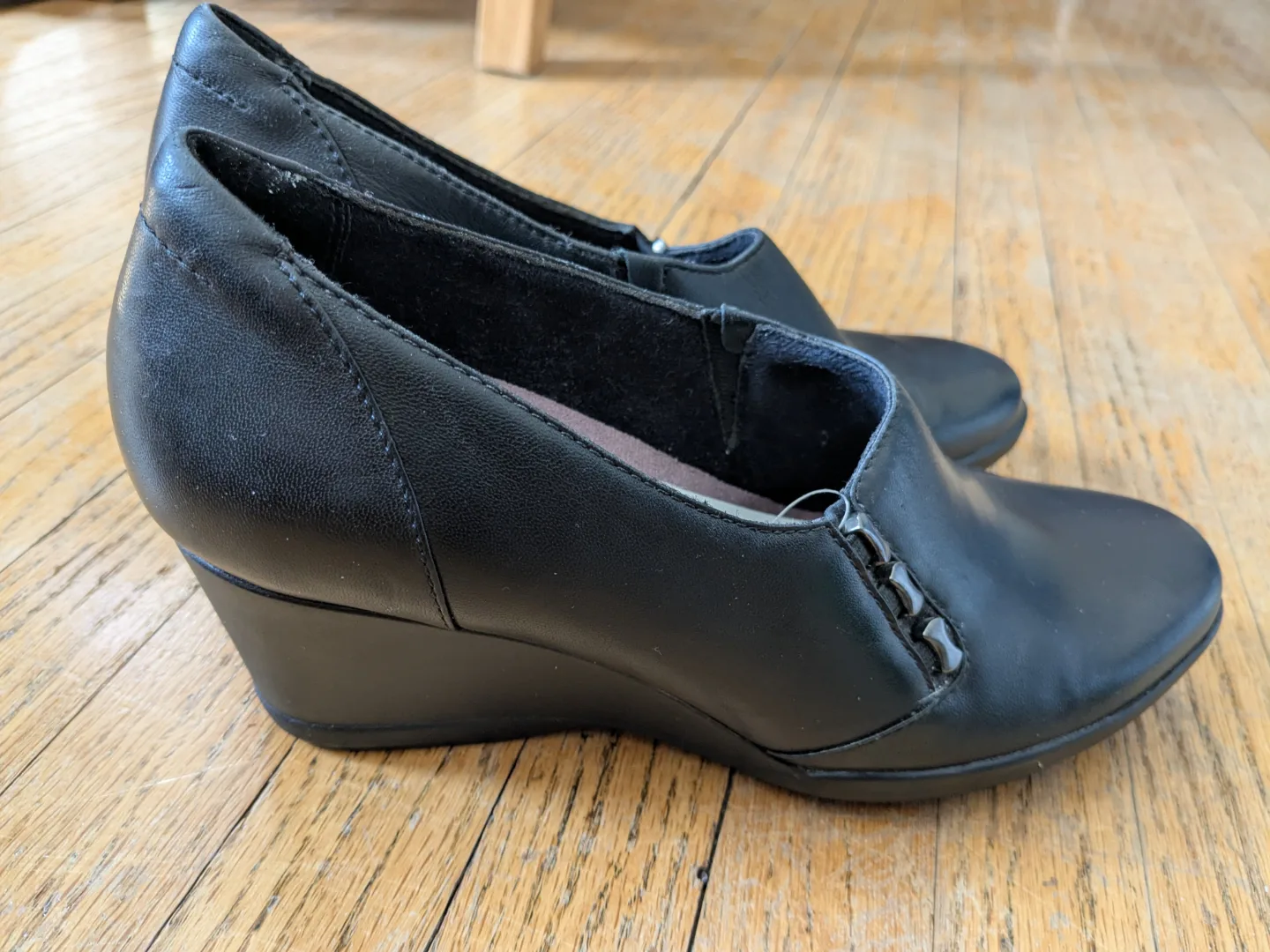 Women's Clarks Black Leather Wedge Shoes - Size 7 image indicator(2)