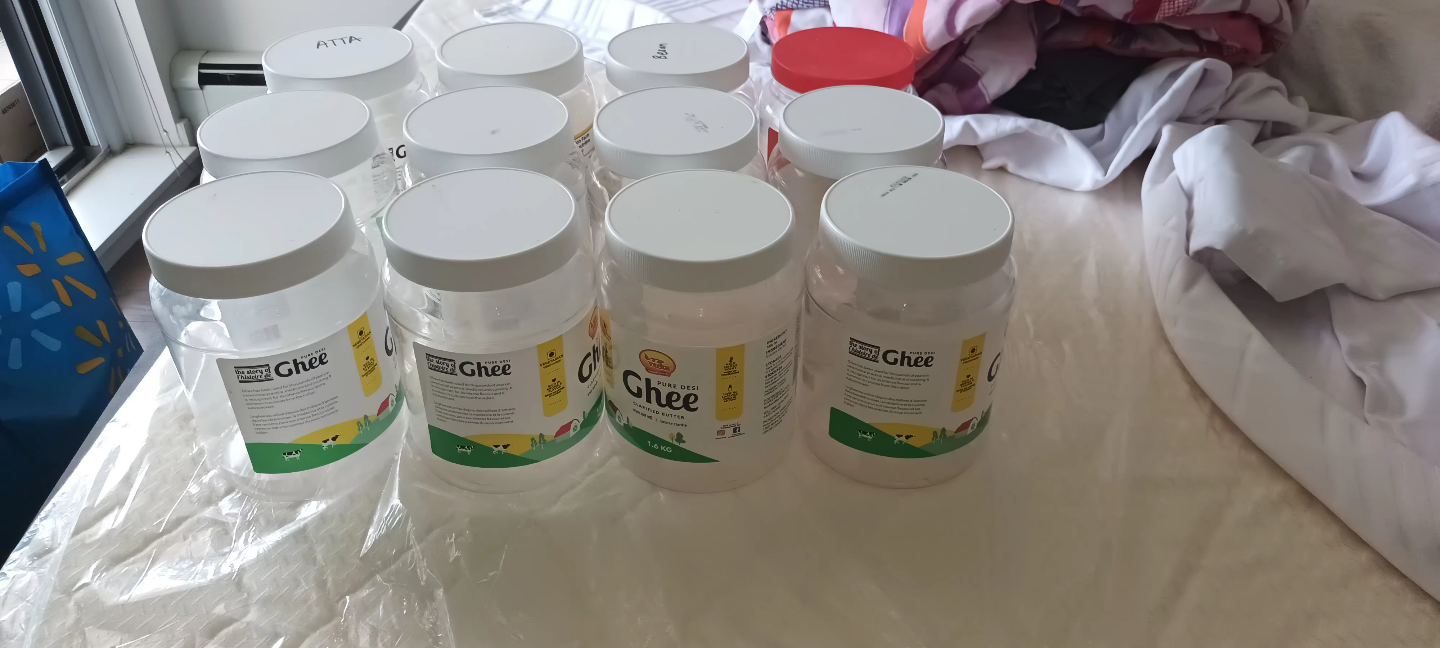 12 Clear Plastic Jars with Lids (1.6 kg capacity)