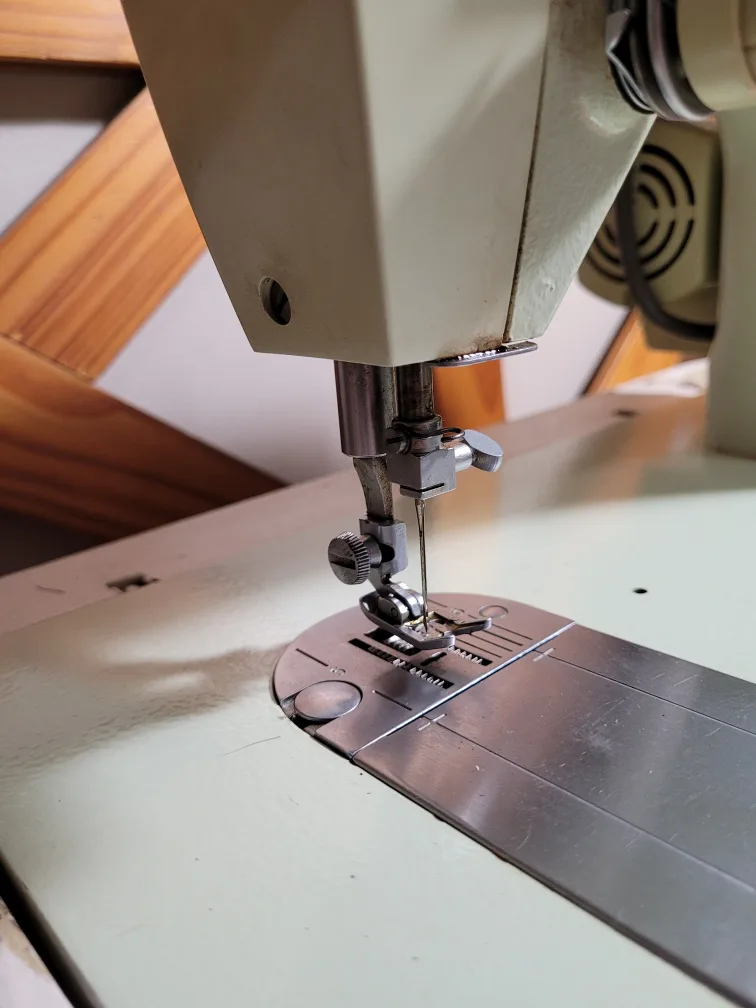 💚  Vintage Singer Sewing Machine image indicator(2)