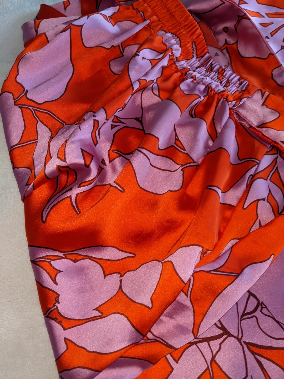 House of Harlow satin 2-piece floral summer set image indicator(4)