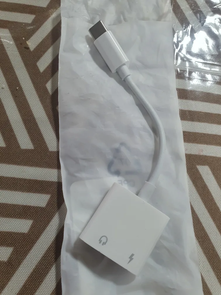 USB-C to 3.5mm Headphone Jack Adapter thumbnail
