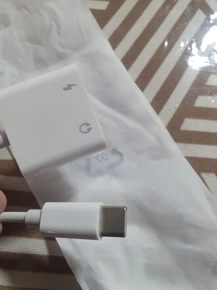 USB-C to 3.5mm Headphone Jack Adapter image indicator(3)