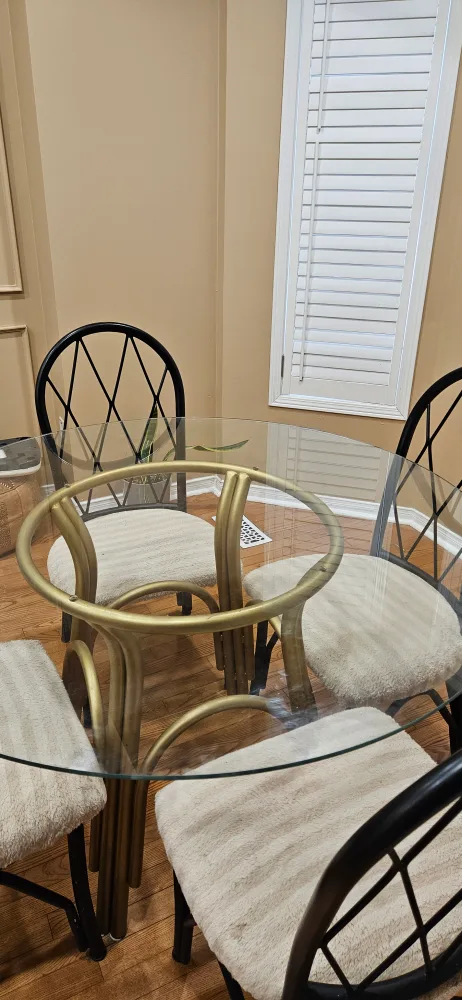 Glass-top dining table and four chairs image indicator(3)