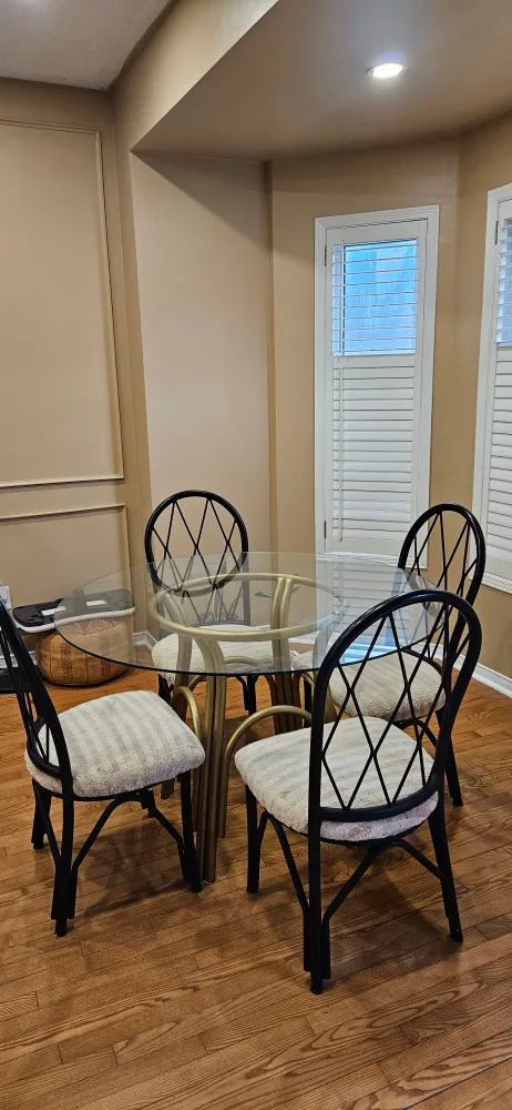 Glass-top dining table and four chairs image indicator(5)