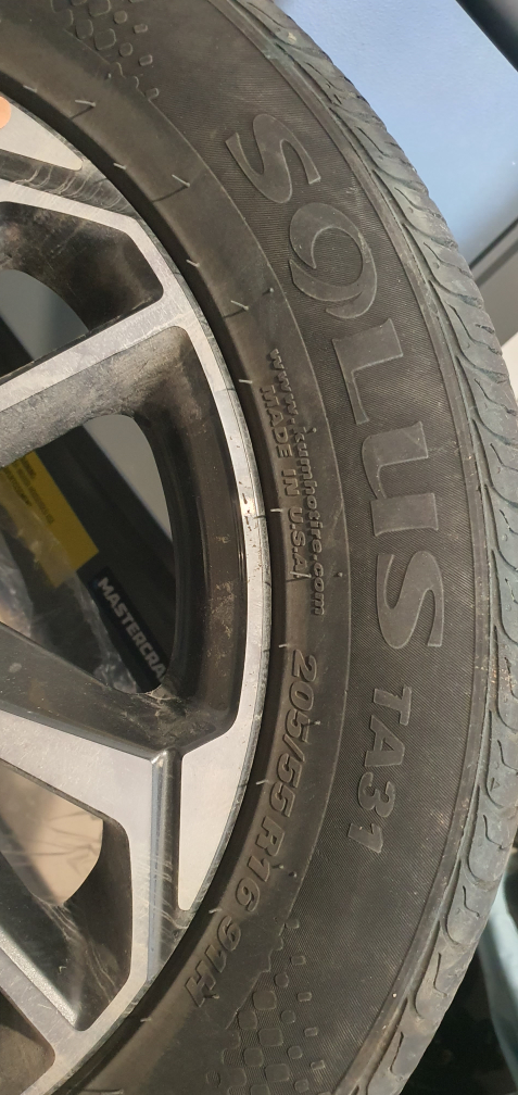 Set of four used Kumho Tire and Rim - 205/55R16 - photo 2
