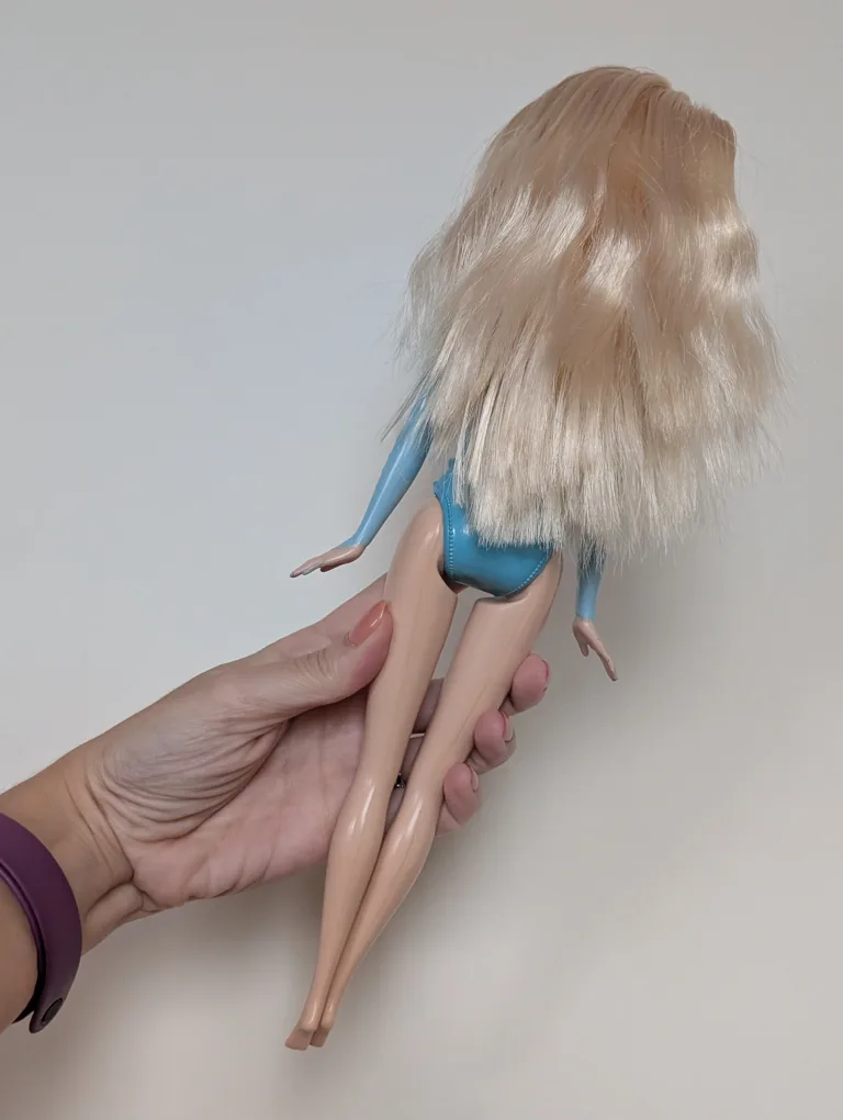 Mattel Disney Frozen Elsa Barbie Doll image indicator(6)