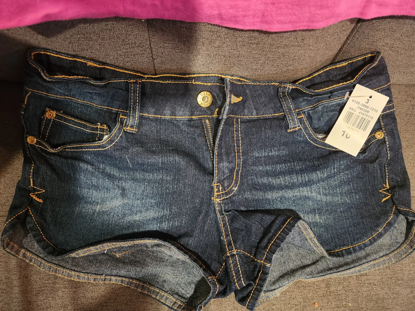 Small size women's skirt and jean shorts image indicator(4)