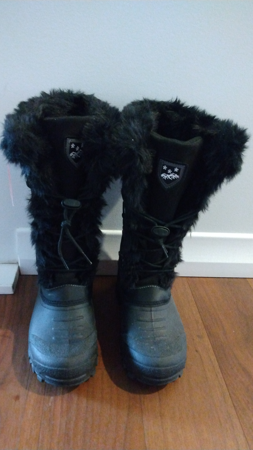 Kids' Tracker Winter Boots Size 6 and 3 - photo 3
