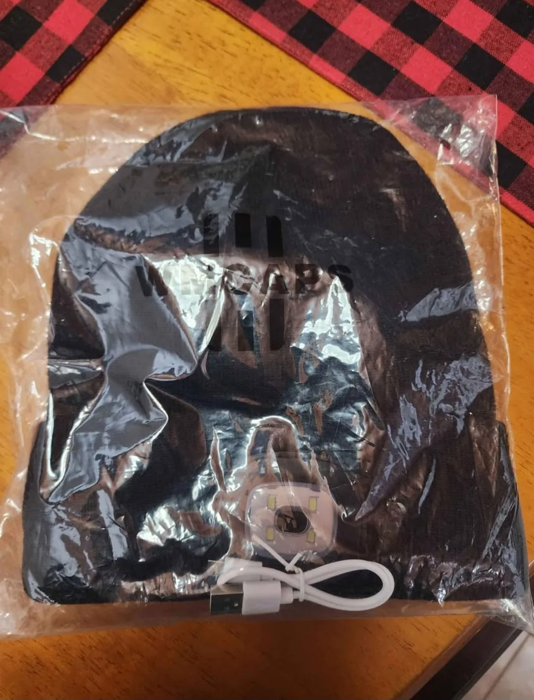 Bluetooth beanie with LED light image indicator(2)