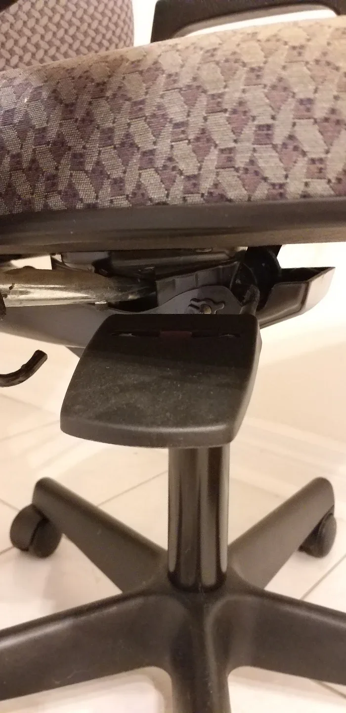 Used Office Chair with Armrests image indicator(3)