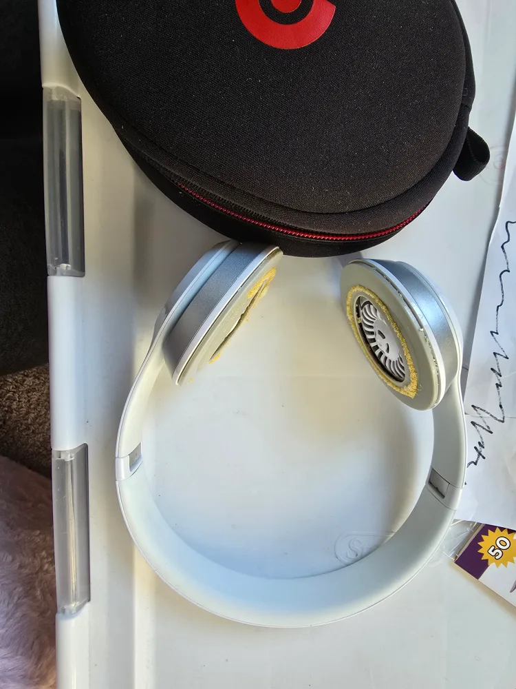 Beats Solo2 Wireless Headphones - Silver image indicator(2)