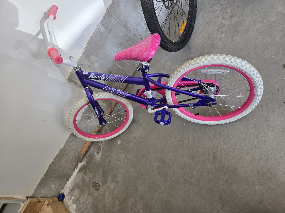 Girls' Razzle 16-inch Purple Bicycle