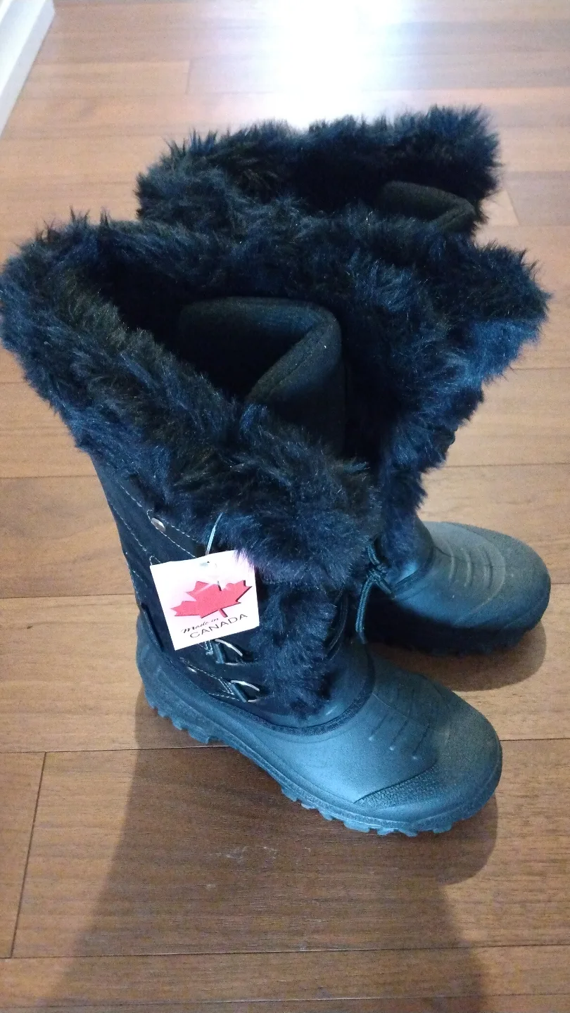 Kids' Tracker Winter Boots Size 6 and 3