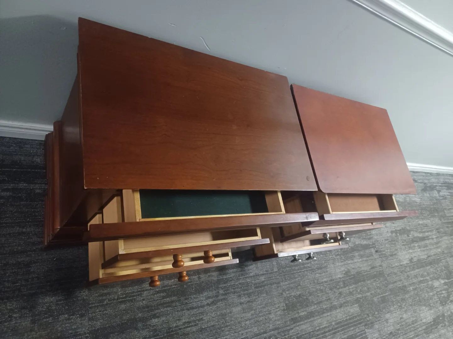 Pair of  3-Drawer Nightstands image indicator(4)