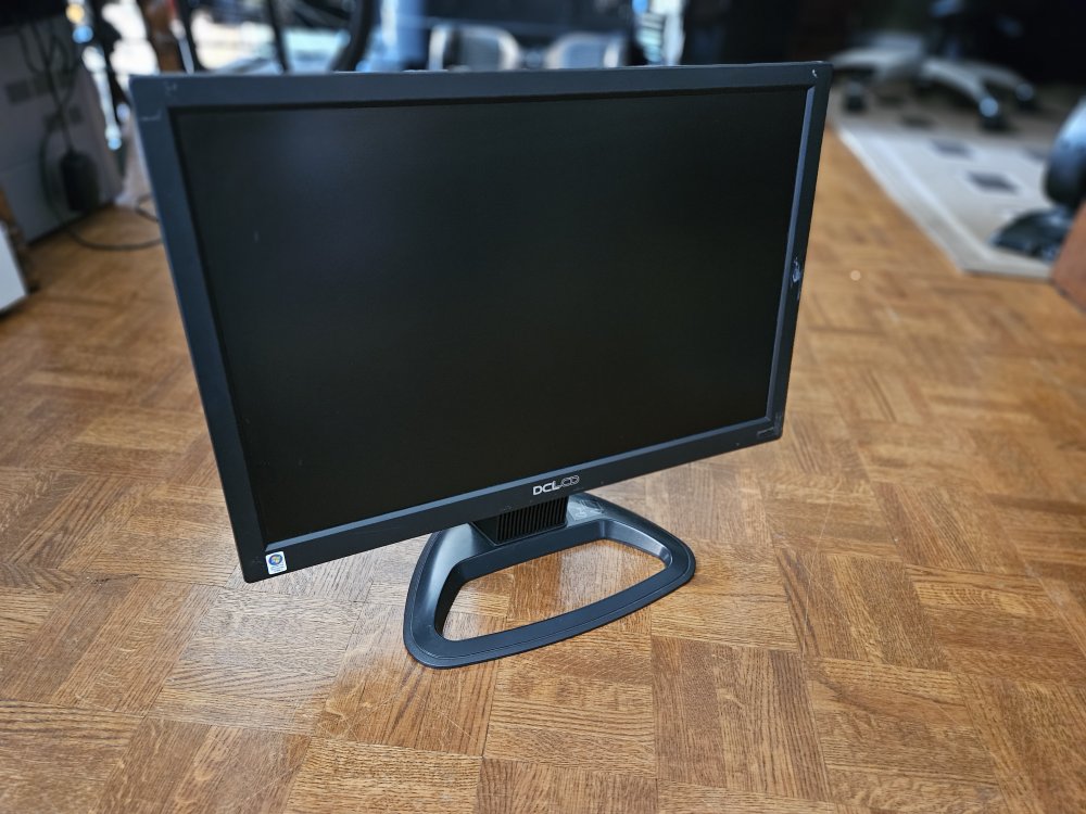 20” DCLCD Monitor - (SERIOUS BUYERS ONLY ALSO READ DESCRIPTION)