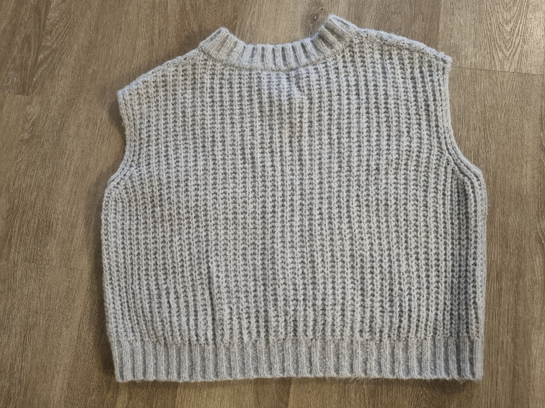 Grey Knit Sleeveless Sweater Vest - photo 2