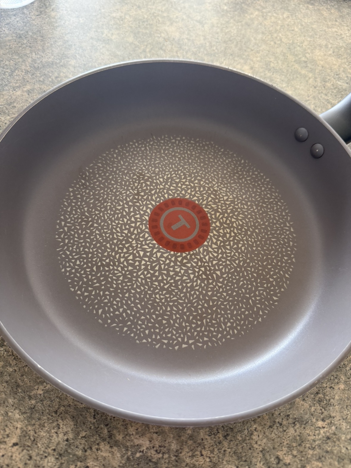 T-fal hard titanium non-stick frying pan - photo 2