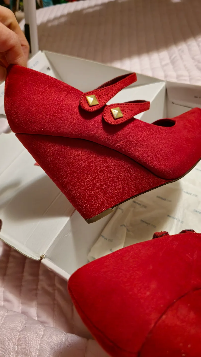 Call it Spring Women's Red Wedge Heels image indicator(6)