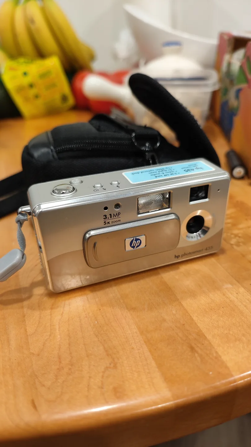 HP digital CCD retro camera thumbnail