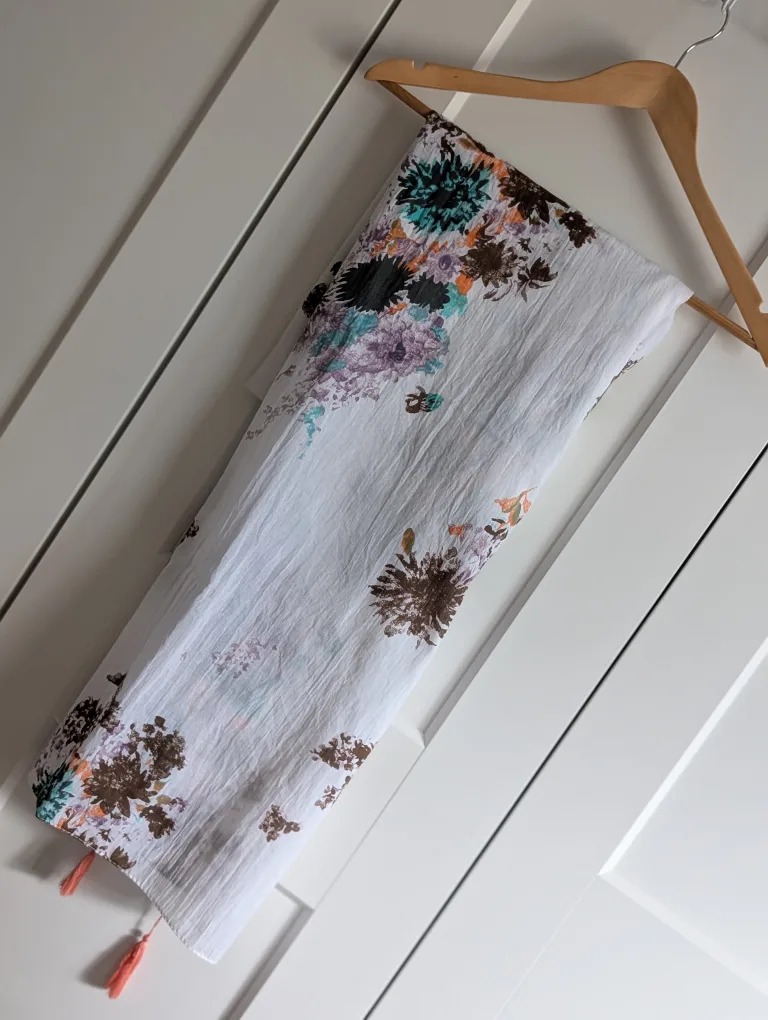 BN chocolate and Floral Print Scarf with Tassels, 100% cotton image indicator(3)