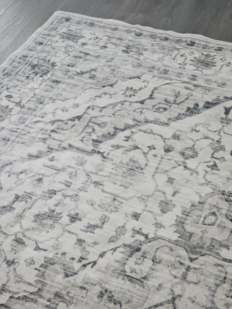 5'x8' Grey and White Area Rug