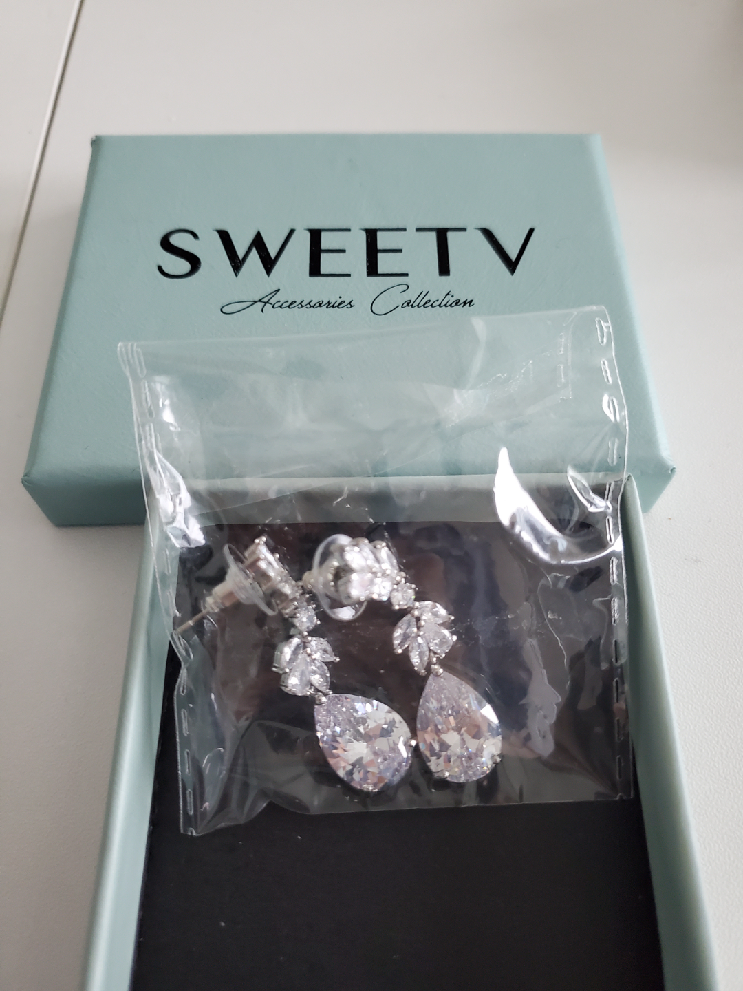 Elegant Crystal Bridal Drop Earrings - photo 3