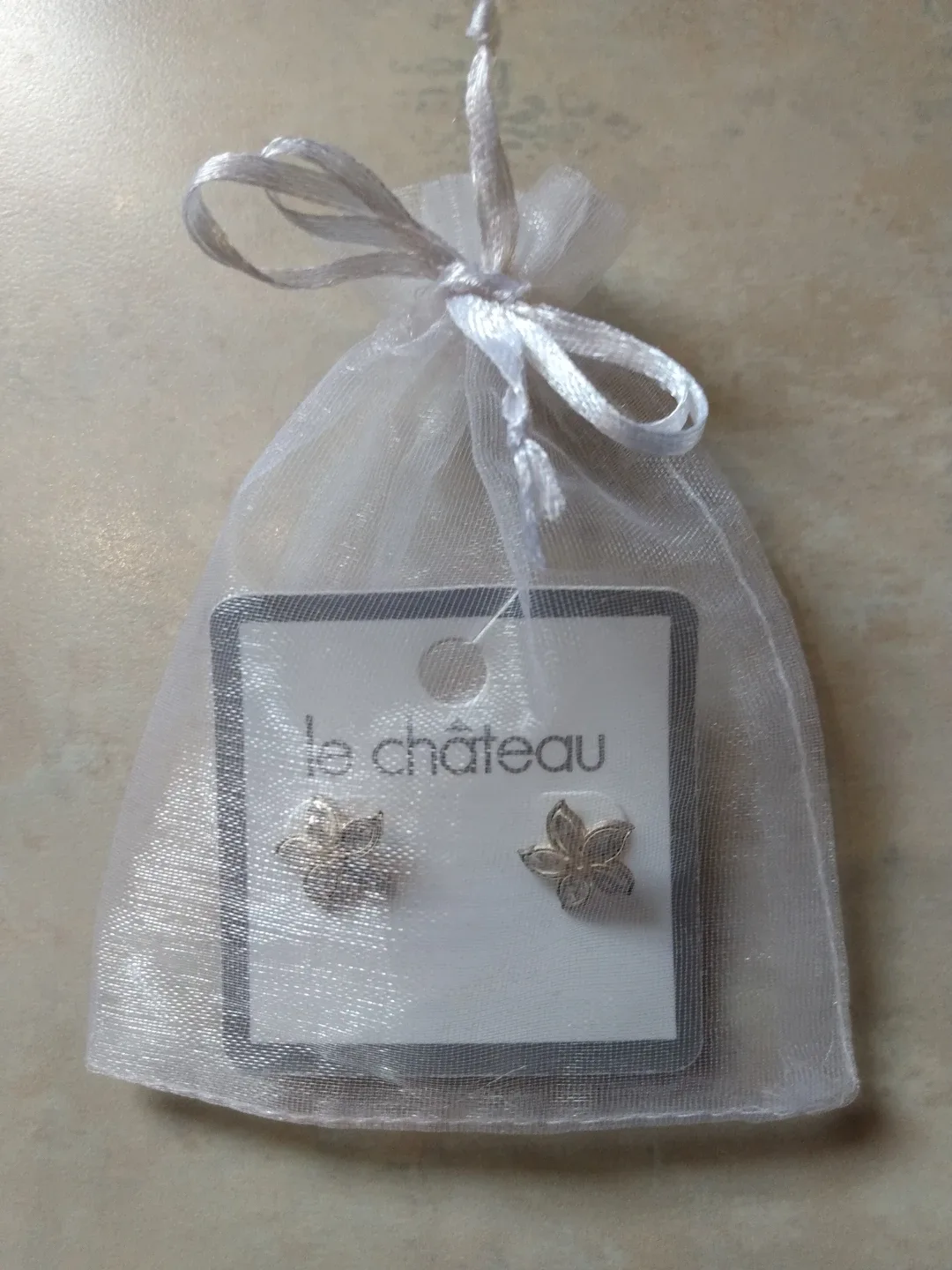 (New) Le Château Silver Flower Stud Earrings great gift idea🧧 image indicator(2)