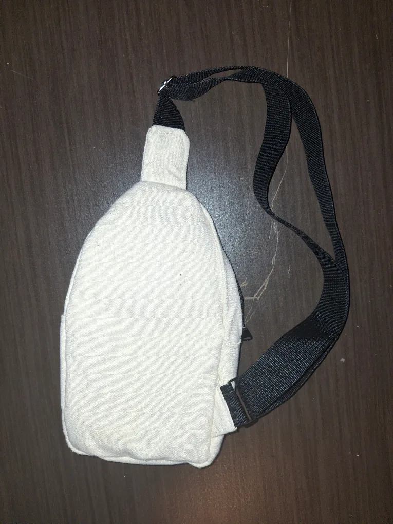 Small Cream-Colored Sling Bag image indicator(2)