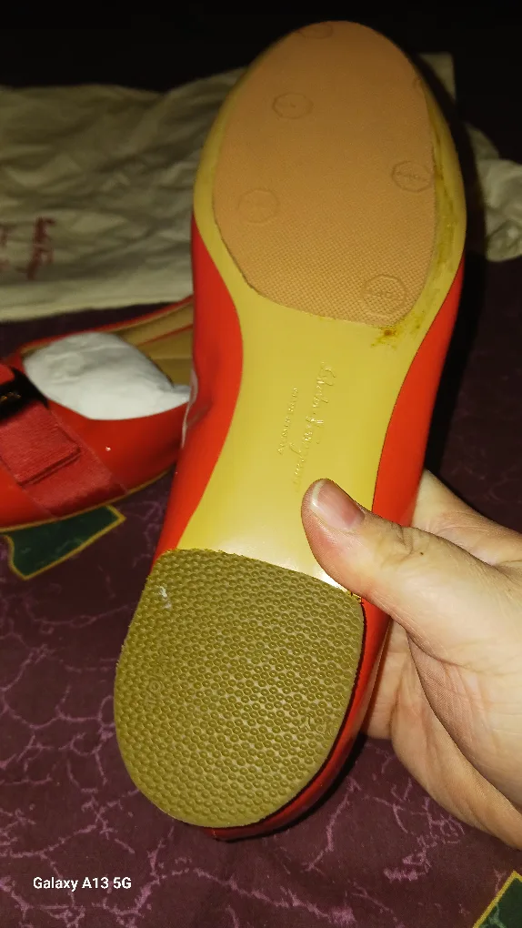 Pink Salvatore Ferragamo flat pads on never worn image indicator(4)