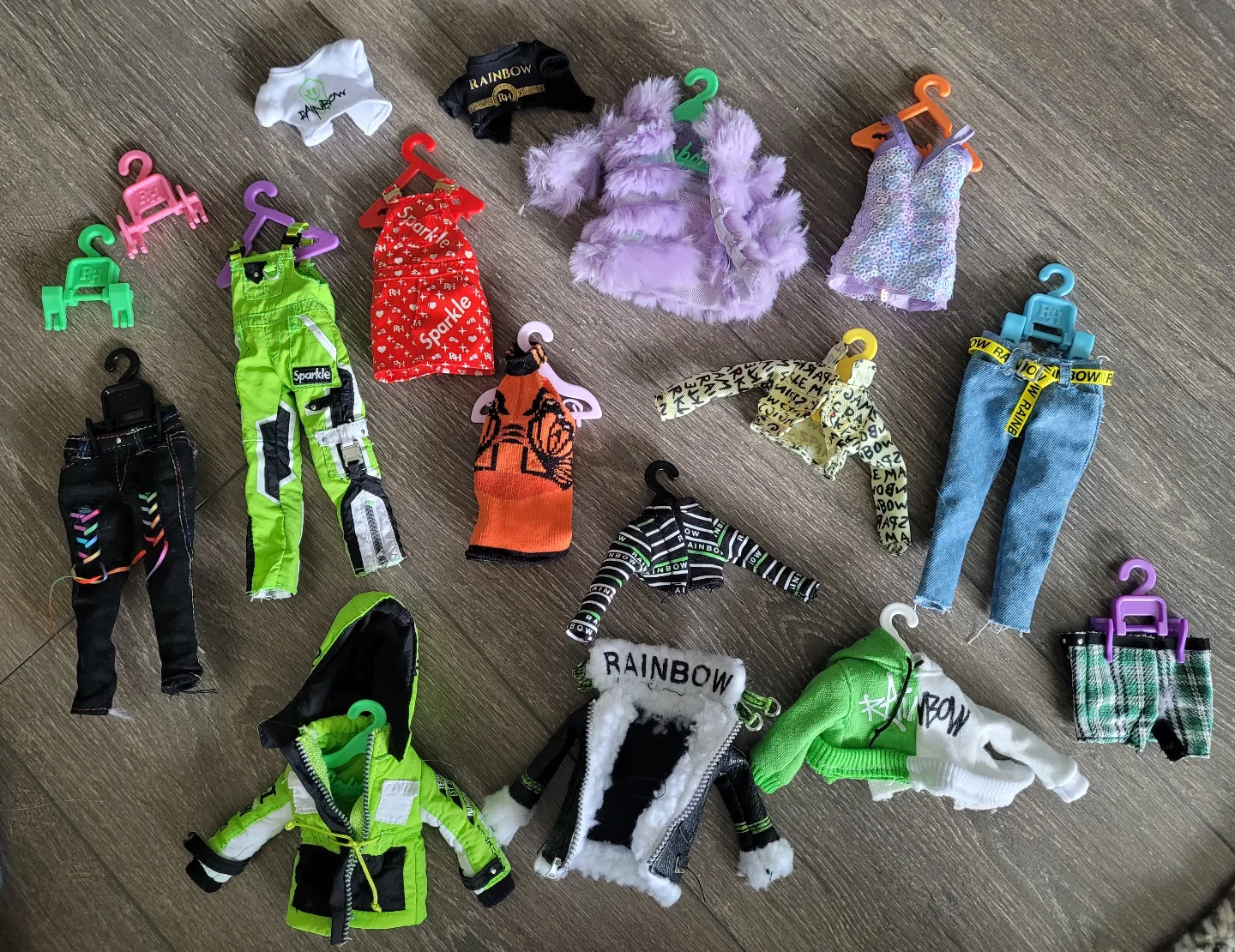 Rainbow High Dolls Fashion Set with Accessories image indicator(3)