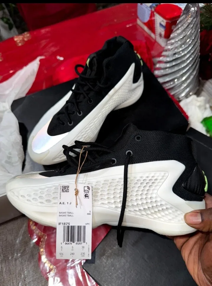 Adidas ae 1 stormtrooper size 5 & 5.5y image indicator(2)