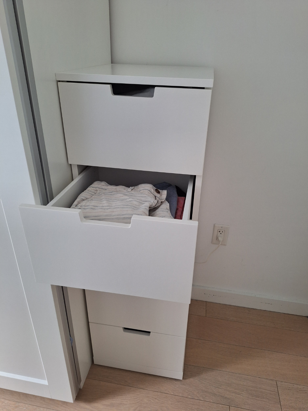 White 5-Drawer Chest - photo 2